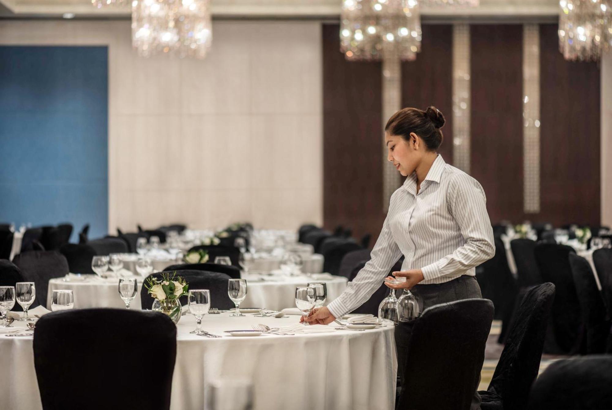 The H Dubai Hotel Exterior photo A restaurant hostess